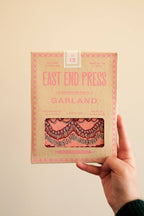 Colorful Bordguirlande from East End Press, featuring festive design perfect for party decorations and celebrations.