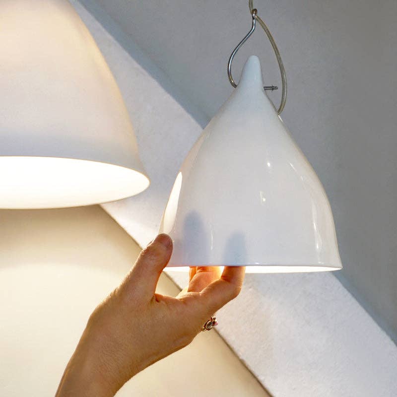 Cornette pendel i blankt transparent hvidt porcelæn