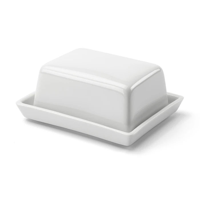Lille smørskål i porcelæn fra DORA, perfekt til smør, med elegant og enkel design.