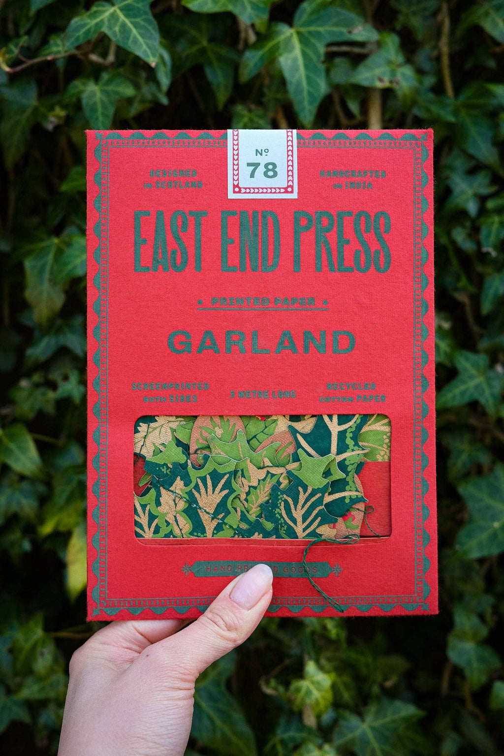 Juleguirlande med kristtorn og vedbend fra East End Press – billede 23 | DORA