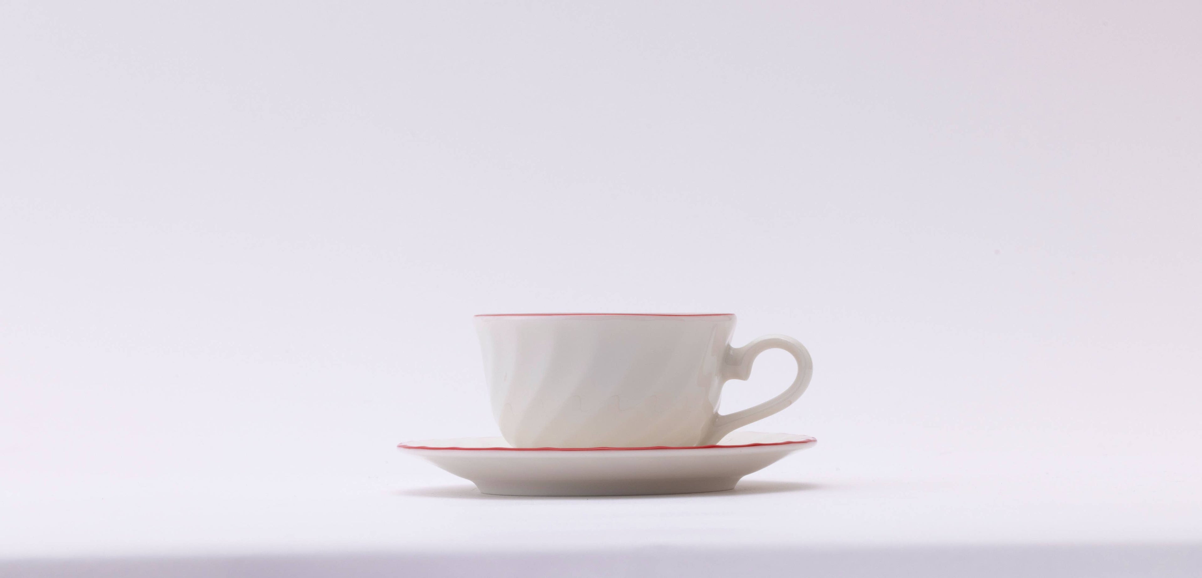 Rød Japacolle Respoir te-kop med underkop, fin keramik til te-elskere, detaljeret japansk design.