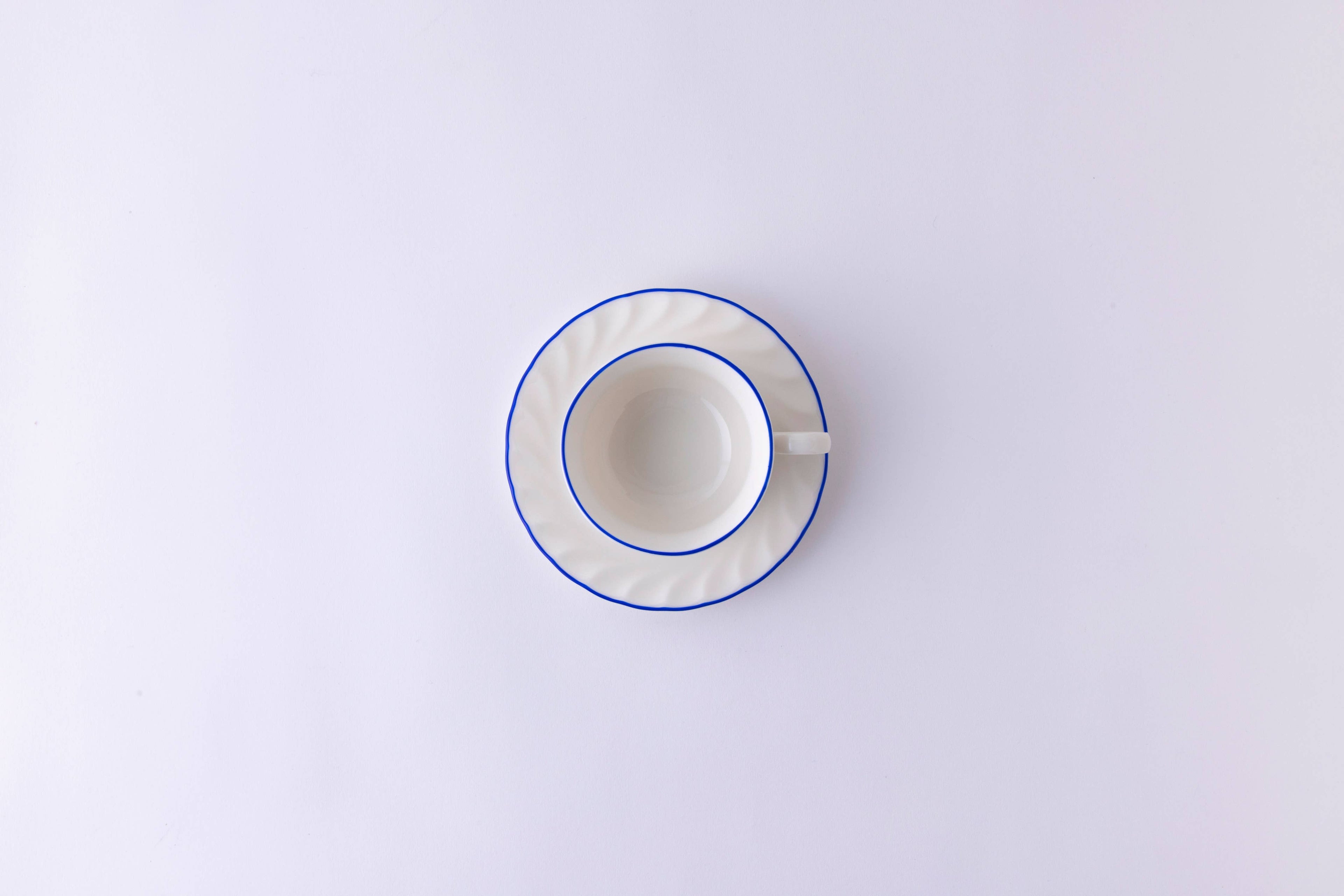 Japacolle Respoir te-kop med underkop i blå, elegant porcelænsdesign, håndlavet med japansk inspiration.