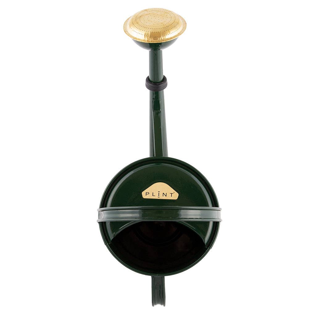 Rød varmgalvaniseret jern vandkande fra PLINT A/S, 9 liter, til indendørs og udendørs brug, med håndtag og spids tud.