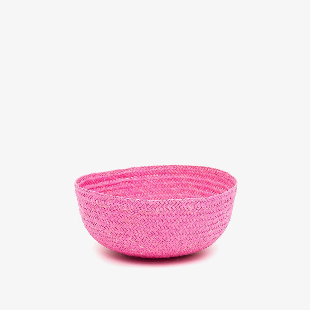 Håndflettet skål i Iraca-palmeblade • Rosa • Mellem