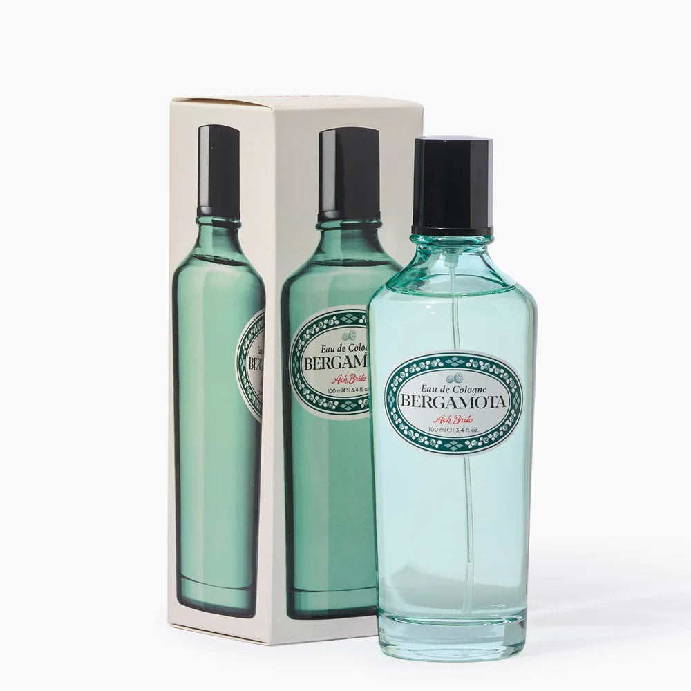 Ach. Brito Eau de Cologne med frisk bergamotaldu, 100 ml, flaske med elegant design og transparent glas.