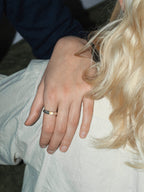 Fingerring, Horizon Signet, Sølv & Lyst rav fra SOTE hos DORA