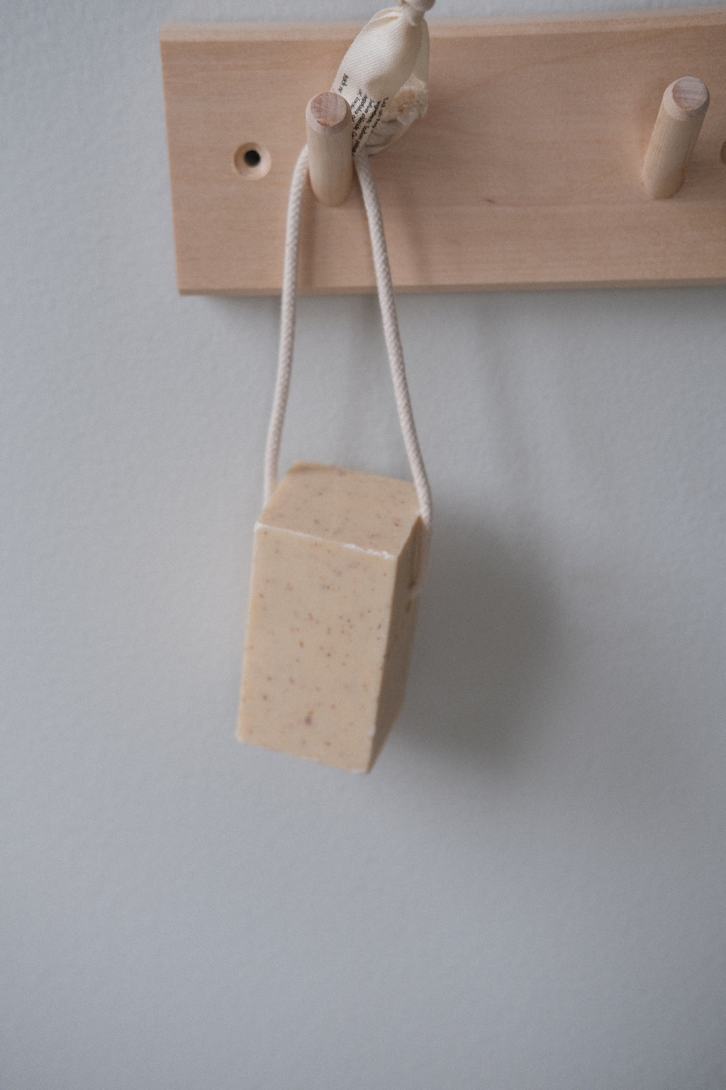 Håndsæbe • Mandel • i Snor