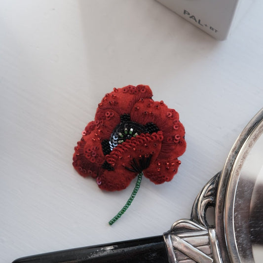 Hand-embroidered brooch • Poppy