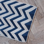 Måtte • Chevron • 46 x 120 cm • Blå