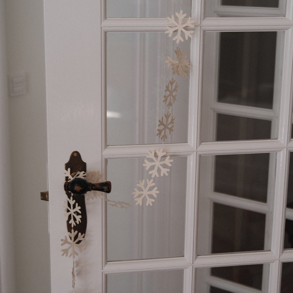 Garland • Snowflakes • White