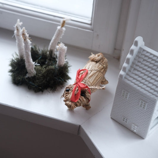 Christmas decorations • Pig • Straw