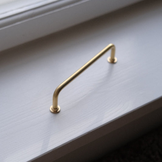 Hanger handle • Brass • 128 mm • Round foot disc