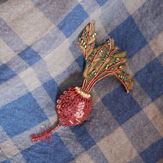 Hand-embroidered brooch • Beetroot