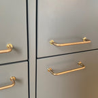 Hanger handle • Brass • 128 mm • Round foot disc