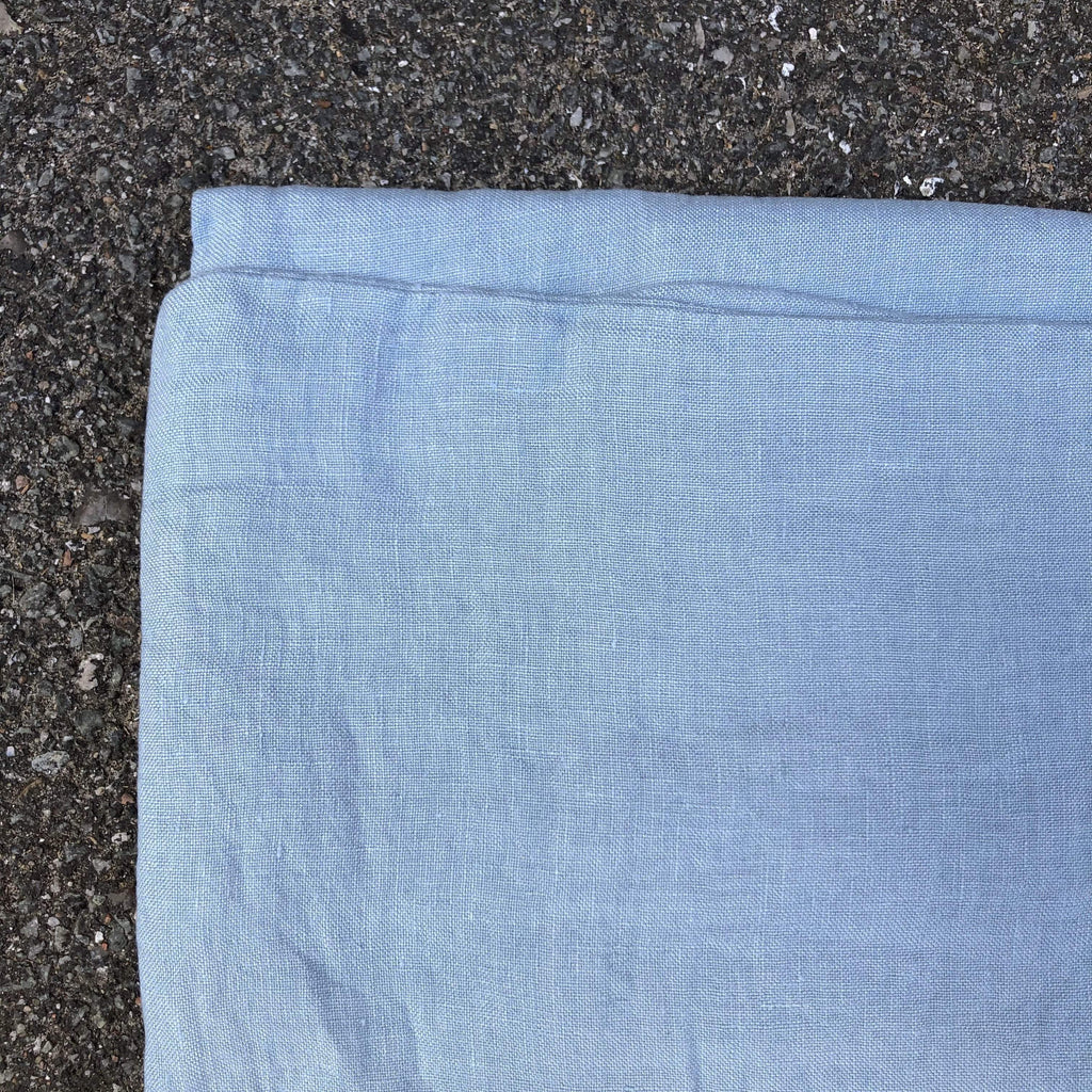 Linge Particulier Bleu Scandinave Hør pillow in 30x40 cm, light blue linen cushion with natural texture.